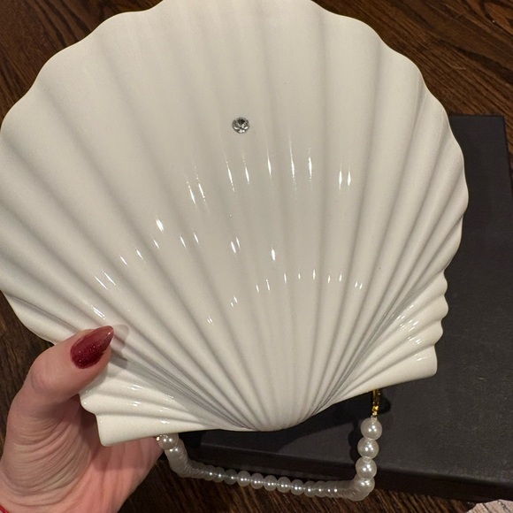 Limited Edition VIP Chanel White Shell Minaudière Clutch with Pearl & Gold Chain - Picture 7 of 10